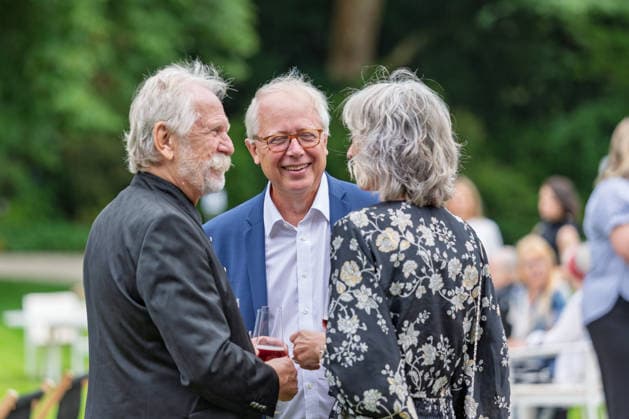 Jazz im Park der Villa Hammerschmidt - Bonn Unter den Gästen: Ex WDR Intendant Tom Buhrow (Lew Kopelew Forum) und Ex-Höhner Frontmann Henning Krautmacher mit Ehefrau Anke - Bundespräsident Frank-Walter STEINMEIER beim Open-Air-Jazzkonzert im Park der Villa Hammerschmidt in Bonn. Die Villa Hammerschmidt ist die offizielle Bonner Residenz des Bundespräsidenten. Bonn Nordrhein-Westfalen Deutschland *** Jazz in the Park of Villa Hammerschmidt in Bonn. Among the guests were former WDR Director General Tom Buhrow, Lew Kopelew Forum, and former Höhner frontman Henning Krautmacher with his wife Anke. Federal President Frank Walter STEINMEIER at the open-air jazz concert in the park of Villa Hammerschmidt in Bonn. Villa Hammerschmidt is the Fed Copyright: xMarcxJohnx