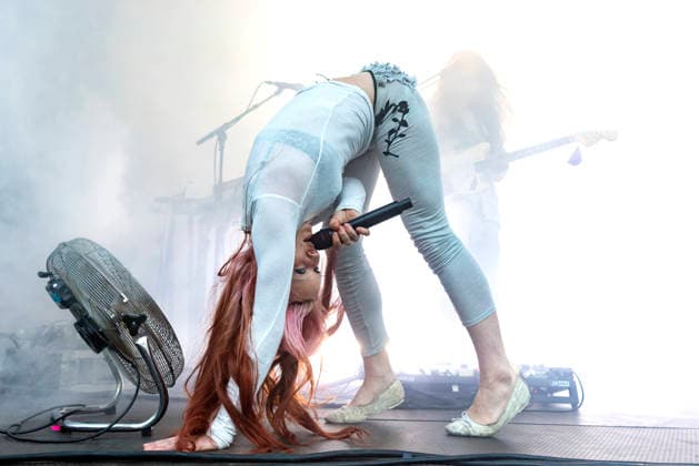 Wet Leg perform at Castlefield Bowl Rhian Teasdale of Wet Leg performs at Castlefield Bowl, Manchester, England, 8th July 2026, Credit:Mike Gray MIKE GRAY - B4227 Avalon  Copyright: xMikexGrayx xMIKExGRAYx-xB4227x xAvalonx 1115343311