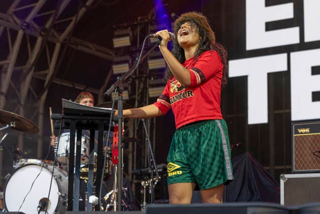 English Teacher perform at Castlefield Bowl Lily Fontaine of English Teacher performs at Castlefield Bowl, Manchester, England, 8th July 2026, Credit:Mike Gray MIKE GRAY - B4227 Avalon  Copyright: xMikexGrayx xMIKExGRAYx-xB4227x xAvalonx 1115343896