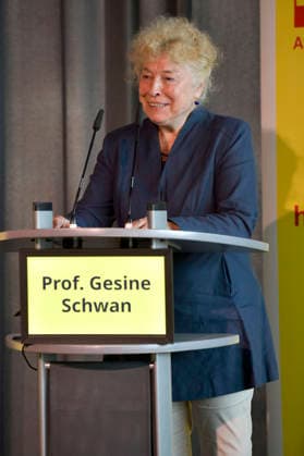 Gesine Schwan beim ASB-Sommerfest und Verleihung des Annemarie-Renger-Preises 2026 an Iris Berben im Haus der Kulturen der Welt. Berlin, 08.07.2026 *** Gesine Schwan at the ASB Summer Festival and the presentation of the 2026 Annemarie Renger Prize to Iris Berben at the Haus der Kulturen der Welt in Berlin, July 8, 2026 Foto:xM.xBehrensx xFuturexImagex asb_6711