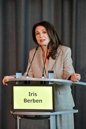 Iris Berben beim ASB-Sommerfest und Verleihung des Annemarie-Renger-Preises 2026 an Iris Berben im Haus der Kulturen der Welt. Berlin, 08.07.2026 *** Iris Berben at the ASB Summer Festival and the 2026 Annemarie Renger Prize Award Ceremony for Iris Berben at the Haus der Kulturen der Welt in Berlin, July 8, 2026 Foto:xM.xBehrensx xFuturexImagex asb_6715