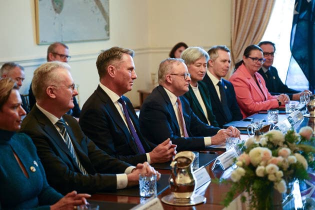 NARENDRA MODI AUSTRALIA VISIT, Australia s Prime Minister Anthony Albanese (C) and members of Australian Parliament including Tony Burke, Minister for Home Affairs (L), Richard Marles, Minister for Defence (Center-L) and Penny Wong, Minister for Foreign Affairs (Center-R) join India s Prime Minister Narendra Modi for the Annual Leaders Summit at Government House in Melbourne, Thursday, July 9, 2026. ( NO ARCHIVING, POOL MELBOURNE VICTORIA AUSTRALIA  Copyright: xIzharxKhanx 20260709179402815322