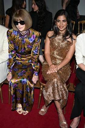 Anna Wintour and Isha Ambani at the Manish Malhotra Fall Winter 2026–2027 Haute Couture Collection fashion show during Paris Fashion Week (PFW) on July 8, 2026. Gedeon Taieb, Bestimage. Manish Malhotra’s fashion show, Autumn Winter 2026–2027 Haute Couture Collection, at Paris Fashion Week (PFW) on July 8, 2026, Paris, France  Copyright: xGedeonxTaiebx xBestimagexGedeonxTaiebx xBestimagex