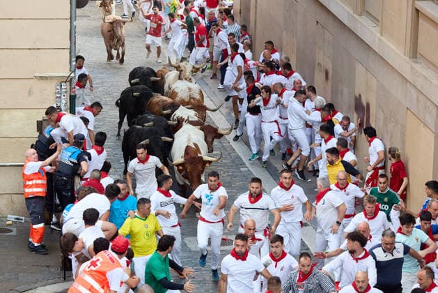 July 9, 2026, Pamplona, Navarre, Spain: People take part in the traditional encierro (bull-run) of the San Fermin Festival in Pamplona, Spain on July 09, 2026. The bull-running fiesta is held annually from 06 to 14 July in commemoration of the city s patron saint. Visitors from all over the world attend the festival. Many of them physically participate in the highlight event - the running of the bulls, or encierro - where they attempt to outrun the animals along a route through the narrow streets of Pamplona s old city. Pamplona Spain - ZUMAa206 20260709_zsp_a206_002 Copyright: xRubenxAlbarranx