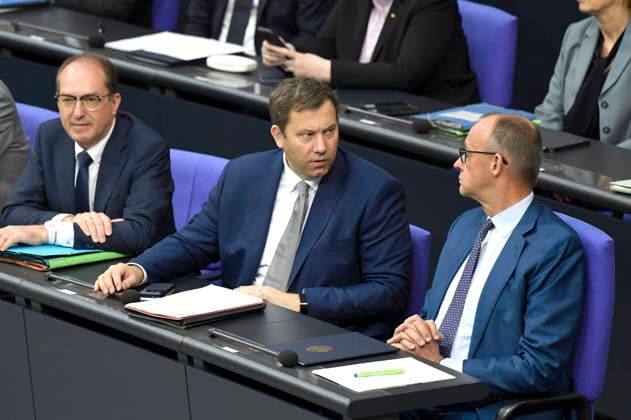 Alexander Dobrindt, Lars Klingbeil und Friedrich Merz in der 89. Sitzung des 21. Deutschen Bundestages im Reichstagsgebäude. Berlin, 09.07.2026 *** Alexander Dobrindt, Lars Klingbeil, and Friedrich Merz at the 89th session of the 21st German Bundestag in the Reichstag building in Berlin, July 9, 2026 Foto:xF.xKernx xFuturexImagex bundestagssitzung89_6731
