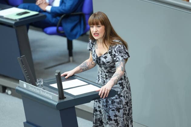 Deutscher Bundestag, 89. Plenarsitzung Heidi Reichinnek (Die Linke) im Portrait bei ihrer Rede der Regierungserklaerung des Bundeskanzler bei der 89. Sitzung des Deutschen Bundestag in Berlin, 09.07.2026 Berlin Berlin Deutschland *** German Bundestag, 89th Plenary Session: Heidi Reichinnek of The Left is pictured delivering her speech on the Federal Chancellor s policy address during the 89th session of the German Bundestag in Berlin, July 9, 2026, Berlin, Germany
