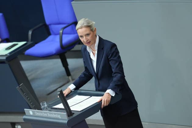 Deutscher Bundestag, 89. Plenarsitzung Alice Weidel (AfD) bei ihrer Rede vor einem leeren Stuhl des Bundeskanzler seiner Regierungserklaerung bei der 89. Sitzung des Deutschen Bundestag in Berlin, 09.07.2026 Berlin Berlin Deutschland *** German Bundestag, 89th Plenary Session: Alice Weidel of the AfD delivering her speech in front of an empty chair—that of the Chancellor, who was presenting his government policy statement—at the 89th session of the German Bundestag in Berlin, July 9, 2026, Berlin, Germany