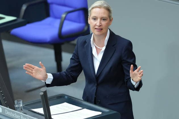 Deutscher Bundestag, 89. Plenarsitzung Alice Weidel (AfD) im Portrait mit kraftvoller Mimik und Gestik bei ihrer Rede nach der Regierungserklaerung des Bundeskanzler bei der 89. Sitzung des Deutschen Bundestag in Berlin, 09.07.2026 Berlin Berlin Deutschland *** German Bundestag, 89th Plenary Session: A portrait of Alice Weidel of the AfD, displaying powerful facial expressions and gestures during her speech following the Chancellor’s policy address at the 89th session of the German Bundestag in Berlin, July 9, 2026, Berlin, Germany