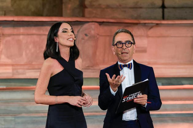 July 8, 2026, Rome, Rome, Italy: Hosts Gloria Campaner and Pino Strabioli during the final evening of the eightieth edition of the Strega Prize literary competition in Piazza del Campidoglio, Rome, 08 07 2026 Rome Italy  - ZUMAa289 20260708_zia_a289_257 Copyright: xRiccardoxDexLucax xAgfx