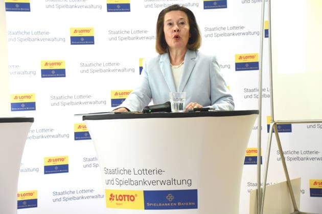 Dr. Carolin Kerschbaumer, Praesidentin der Staatlichen Lotterie- und Spielbankverwaltung, Muenchen 09.07.2026 Presseclub Muenchen Staatliche Lotterie- und Spielbankverwaltung praesentiert ihre Halbjahreszahlen Foto Muenchen *** Dr. Carolin Kerschbaumer, President of the State Lottery and Casino Administration, Munich, July 9, 2026, Munich Press Club: State Lottery and Casino Administration presents its half-year results. Photo: Munich