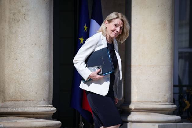 Paris, France le 09 juillet 2026 - Sortie du Conseil des ministres au palais de l Elysee - Exit of the Council of Ministers at the Elysee Palace Ici Mme Catherine PEGARD, ministre de la Culture  Copyright: xSebastienxTOUBONx