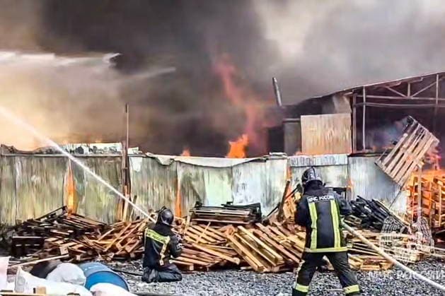 RUSSIA, ROSTOV-ON-DON REGION - JULY 9, 2026: Firefighters battle a fire at a storage facility in Bataysk. Video grab. Best quality available. Russia Emergencies Ministry TASS  94853471