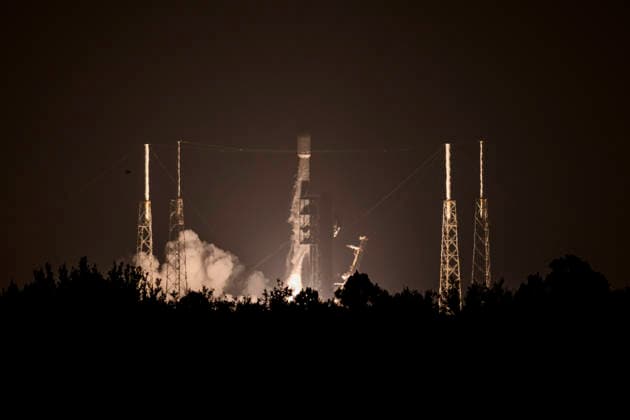 July 9, 2026, Cape Canaveral, Florida, USA: A SpaceX Falcon 9 rocket carrying 29 Starlink satellites, lifts off from Space Launch Complex-40 at Cape Canaveral Space Force Station, Florida, at 5:25 a.m. EDT on July 9, 2026. Cape Canaveral USA - ZUMAb268 20260709_znp_b268_004 Copyright: xJenniferxBriggsx