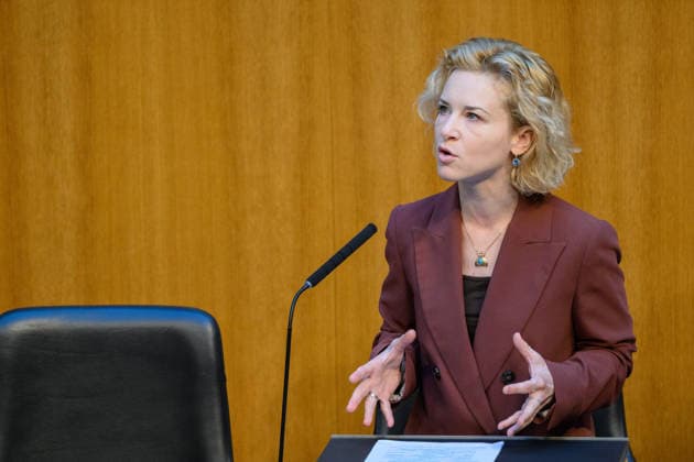- Wien 09.07.2026 - 91. Sitzung des Nationalrats. PHOTO: Ministerin für Frauen, Wissenschaft und Forschung Eva-Maria Holzleitner (SPÖ) 91th sitting of the National Council. Nationalrat, Nationalratssitzung, Parlamentssitzung, Parlament, Plenum 91. Sitzung des Nationalrats *** Vienna, July 9, 2026, 91st Session of the National Council PHOTO: Eva Maria Holzleitner, Minister for Women, Science, and Research (SPÖ) 91st Session of the National Council National Council, National Council session, parliamentary session, parliament, plenary session 91st Session of the National Council 
