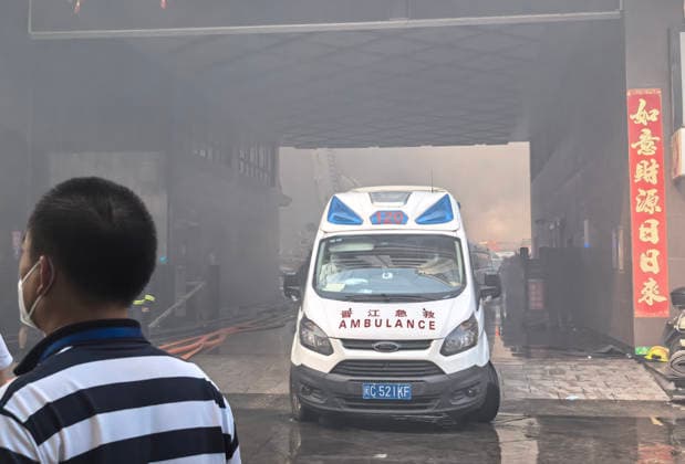 (260709) -- JINJIANG, July 9, 2026 -- An ambulance is on standby at the scene of a fire at a footwear factory in Jiangtou Village, Chendai Township of Jinjiang City, southeast China s Fujian Province, on July 9, 2026. A fire hit a footwear factory in Fujian, with several people reported trapped or missing, local authorities said Thursday. Firefighting was still underway, with multiple fire trucks and ambulances on standby at the scene. ) (SpotNews) CHINA-FUJIAN-JINJIANG-FOOTWEAR FACTORY FIRE (CN) ZhengxLiang 