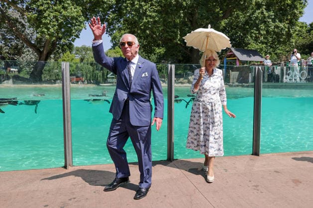 July 9, 2026, London, London, UK: London, UK. King Charles III and Queen Camilla wave to the crowd after observing laser training exercises with Humboldt penguins at Penguin Beach during their visit to London Zoo to mark the 200th anniversary of the Zoological Society of London. London UK  - ZUMAl94_ 20260709_zaf_l94_005 Copyright: xDinendraxHariax