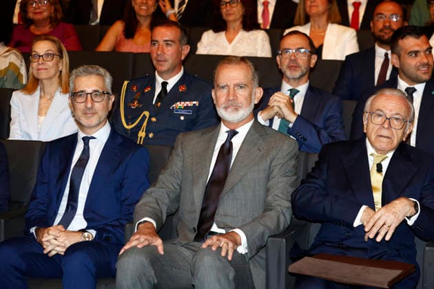King Felipe presides over the award ceremony for the 44th edition of the La Caixa Foundation’s postgraduate scholarships abroad. King Felipe VI and Isidro Fainé during the award ceremony for the 44th edition of the La Caixa Foundation’s postgraduate scholarships abroad, July 9, 2026, in Madrid, Spain CELEBRITIES LA CAIXA FOUNDATION SCHOLARSHIPS Antonio Gutié Madrid Madrid Spain Copyright: xAntonioxGutià rrezx 7655485