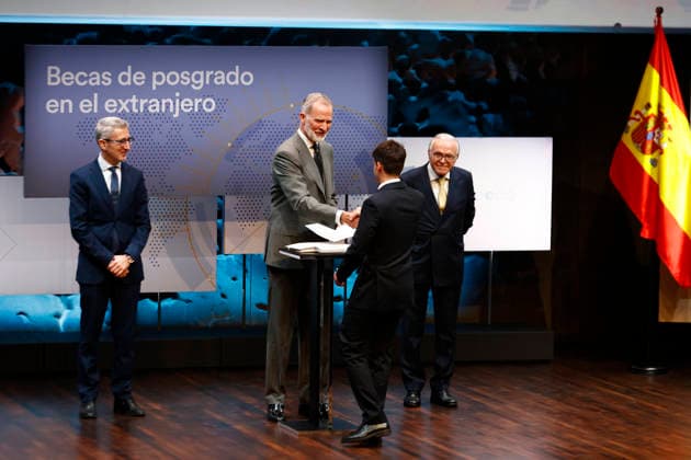 King Felipe presides over the award ceremony for the 44th edition of the La Caixa Foundation’s postgraduate scholarships abroad. King Felipe VI and Isidro Fainé during the award ceremony for the 44th edition of the La Caixa Foundation’s postgraduate scholarships abroad, July 9, 2026, in Madrid, Spain CELEBRITIES LA CAIXA FOUNDATION SCHOLARSHIPS Antonio Gutié Madrid Madrid, Spain Copyright: xAntonioxGutià rrezx 7655507