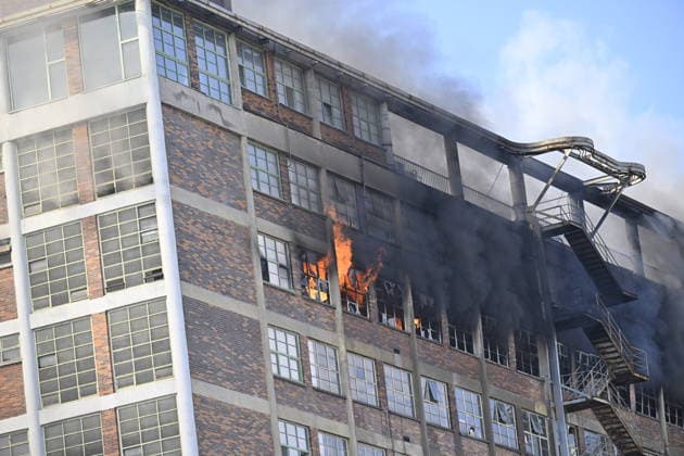 Part of a burning building on the former Bata factory grounds in Zlin collapsed this afternoon, on July 9, 2026. No one was injured at the scene, and no one was inside the building, firefighters reported on X. They have not yet brought the fire under control. Furthermore, there is a risk that the building will continue to collapse, Pavel Reznicek, a spokesperson for the regional fire department, told CTK. The fire broke out this morning on the ninth floor of high-rise building No. 34, where the Zlin-based footwear company Vasky rents warehouse space. Firefighters declared a special alert level-the highest of four, which applies only in extraordinary situations-this morning. The area surrounding the burning building has been cordoned off. (  CTKPhotoP2026070902622