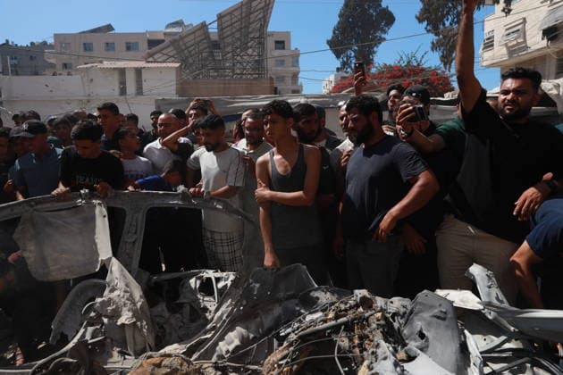 Palestinians gather at site of Israeli strike in western Gaza City Palestinians gather at the site of an Israeli strike that targeted a vehicle west of Gaza City, Gaza Strip, on July 9, 2026. According to local sources, the strike killed one person and wounded others. Photo by Hadi Daoud apaimages Gaza city Gaza Strip Palestinian Territory 090726_Gaza_HD_01(16) Copyright: xapaimagesxHadixDaoudx xapaimagesx