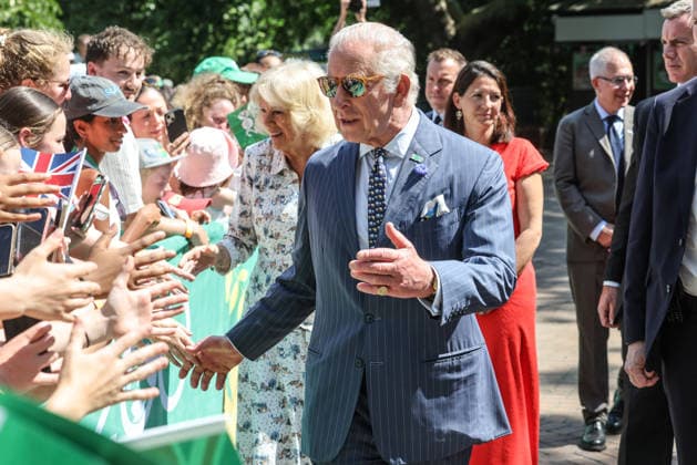 The King and Queen greet staff and members of the public as they arrive at ZSL L The King and Queen greet staff and members of the public as they arrive at ZSL London Zoo to celebrate the Zoo™s 200th anniversary, Credit:Avalon.red PA ROTA - B68 Avalon  Copyright: xAvalon.redx xPAxROTAx-xB68x xAvalonx 1115490116
