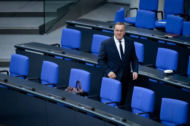 Bundestag, Boris Pistorius, Bundesminister der Verteidigung Reichstagsgebäude, Bundestag, Sitzungswoche, Boris Pistorius, Bundesminister der Verteidigung Berlin Berlin GER *** Bundestag, Boris Pistorius, Federal Minister of Defense, Reichstag Building, Bundestag, session week, Boris Pistorius, Federal Minister of Defense, Berlin, Berlin, GER