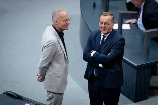 Bundestag, Boris Pistorius, Bundesminister der Verteidigung, Matthias Miersch Reichstagsgebäude, Bundestag, Sitzungswoche, Boris Pistorius, Bundesminister der Verteidigung, Matthias Miersch Berlin Berlin GER *** Bundestag, Boris Pistorius, Federal Minister of Defense, Matthias Miersch Reichstag Building, Bundestag, session week, Boris Pistorius, Federal Minister of Defense, Matthias Miersch Berlin Berlin GER
