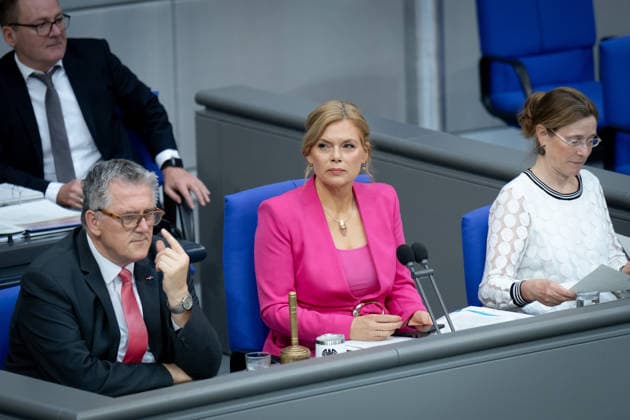Bundestag, Julia Klöckner, Präsidentin des Deutschen Bundestages Reichstagsgebäude, Bundestag, Sitzungswoche, Julia Klöckner, Präsidentin des Deutschen Bundestages Berlin Berlin GER *** Bundestag, Julia Klöckner, President of the German Bundestag, Reichstag Building, Bundestag, session week, Julia Klöckner, President of the German Bundestag, Berlin, Berlin, GER