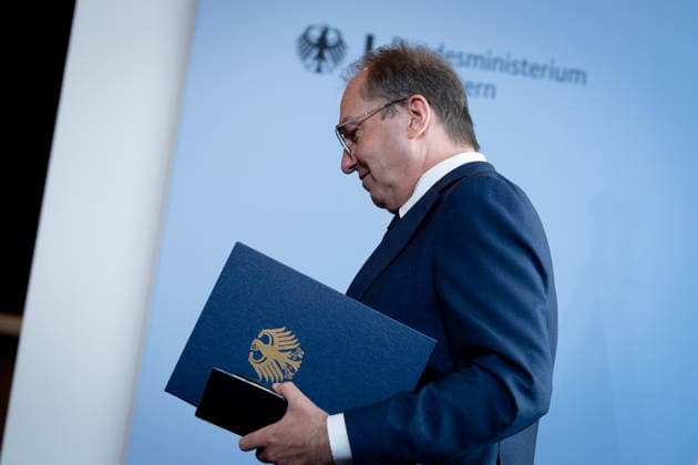 Bundesinnenminister, Alexander Dobrindt Berlin, Bundesministerium des Innern, Bundesinnenminister, Alexander Dobrindt Berlin Berlin GER *** Federal Minister of the Interior, Alexander Dobrindt, Berlin; Federal Ministry of the Interior; Federal Minister of the Interior, Alexander Dobrindt, Berlin; Berlin, GER