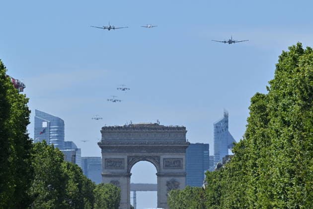 Bastille Day parade rehearsal in Paris PARIS, FRANCE - JULY 09: French military aircraft fly over the Arc de Triomphe during a rehearsal for the upcoming Bastille Day parade on the Champs-Elysees Avenue in Paris, France, on July 9, 2026. Mustafa Yalcin Anadolu Paris France. Editorial use only. Please get in touch for any other usage.  Copyright: x2026xAnadoluxMustafaxYalcinx
