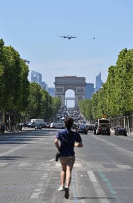 Bastille Day parade rehearsal in Paris PARIS, FRANCE - JULY 09: French military aircraft fly over the Arc de Triomphe during a rehearsal for the upcoming Bastille Day parade on the Champs-Elysees Avenue in Paris, France, on July 9, 2026. Mustafa Yalcin Anadolu Paris France. Editorial use only. Please get in touch for any other usage.  Copyright: x2026xAnadoluxMustafaxYalcinx