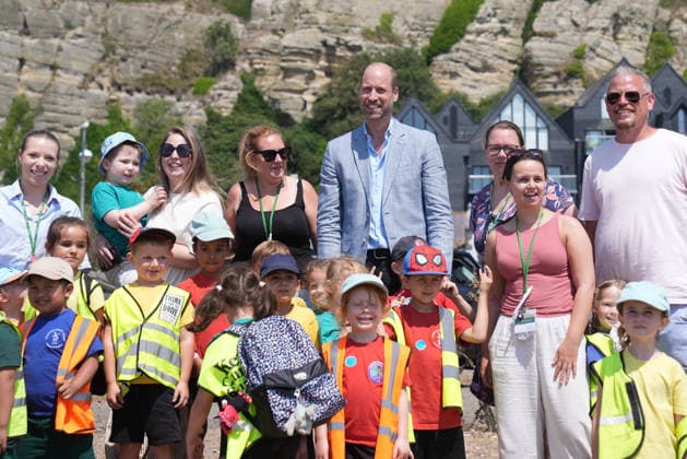 Prince of Wales visit to Hastings The Prince of Wales meets school children on the beach during his visit to Hastings, East Sussex, to highlight the town s fishing community and the vital work of local youth-led and community-driven organisations. Picture date: Thursday July 9, 2026., Credit:Gareth Fuller PA ROTA - B68 Avalon UK, Hastings  Copyright: xGarethxFullerx xPAxROTAx-xB68x xAvalonx 1115505630