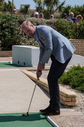 Prince of Wales visit to Hastings Britain s Prince William, Prince of Wales plays a round of crazy golf with young people supported by the local youth charity XTrax, during a visit to the Hastings Adventure Miniature Golf in Hastings, south-east England on July 9, 2026., Credit:CARLOS JASSO PA ROTA - B68 Avalon United Kingdom, East Sussex, Hastings  Copyright: xCARLOSxJASSOx xPAxROTAx-xB68x xAvalonx 1115505695