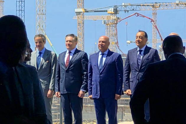 EGYPT, EL DABAA - JULY 9, 2026: Director General of the International Atomic Energy Agency (IAEA) Rafael Grossi (L back), Rosatom head Alexei Likhachev (2nd L back) and Egypt s Prime Minister Mostafa Madbouly (R back) during a ceremony marking the installation of the reactor pressure vessel for the Second Unit of the El Dabaa Nuclear Power Plant El Dabaa Egypt  - ZUMAt113 20260709_zaa_t113_357 Copyright: xAnastasiaxOlyanderx