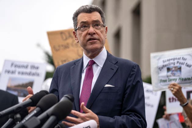 Norm Eisen, a lawyer for Olympic canoeist David Hearn, speaks to the press before Hearn s arraignment in Washington, DC on Thursday, June 9, 2026. Hearn was indicted on July 2 on one count of destruction of property of more than $1,000 for allegedly damaging the Lincoln Memorial Reflecting Pool, carrying a maximum pentyl of 10 years in prison if convicted.  WAP20260709303 BONNIExCASH