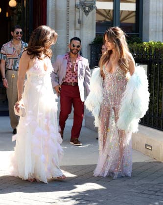 Jennifer Lopez and her sister Lynda Lopez in Paris during the Fashion Week Jennifer Lopez and her sister Lynda Lopez in Paris during the Fashion Week - jennifer Lopez and her sister Lynda Lopez in Paris during the Fashion week . France , Paris on July 9 , 2026  Copyright: xDidierxFereyx
