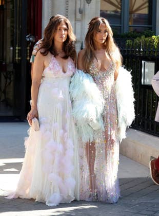 Jennifer Lopez and her sister Lynda Lopez in Paris during the Fashion Week Jennifer Lopez and her sister Lynda Lopez in Paris during the Fashion Week - jennifer Lopez and her sister Lynda Lopez in Paris during the Fashion week . France , Paris on July 9 , 2026  Copyright: xDidierxFereyx