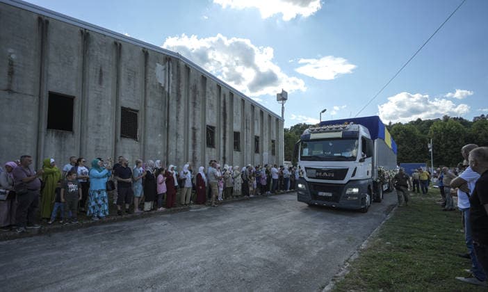 Column with the coffins of ten victims of the Srebrenica genocide has arrived in Potocari POTOCARI, BOSNIA AND HERZEGOVINA - JULY 09: A convoy carrying ten coffins with the remains of victims of the 1995 Srebrenica genocide arrives at the Memorial Center as family members and friends gather at the former Battery Factory to pay their respects to those who will be laid to rest during a collective funeral on July 11 in Potocari, Bosnia and Herzegovina, on July 09, 2026. Samir Jordamovic Anadolu Potocari Bosnia and Herzegovina. Editorial use only. Please get in touch for any other usage.  Copyright: x2026xAnadoluxSamirxJordamovicx