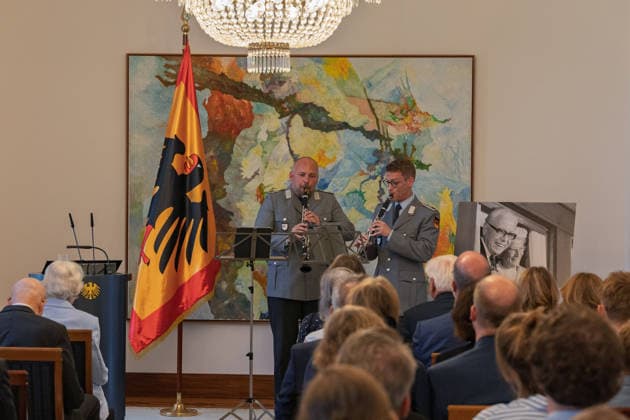 Gedenkveranstaltung 50. Todestag Bundespräsident Gustav Heinemann Bundespräsident Frank-Walter STEINMEIER hält die Ansprache bei der Gedenkveranstaltung zum 50. Todestag von Bundespräsident a.D. Gustav HEINEMANN in der Villa Hammerschmidt in Bonn. Der SPD-Politiker war von 1969 bis 1974 das dritte Staatsoberhaupt der Bundesrepublik Deutschland. Bonn Nordrhein-Westfalen Deutschland *** Commemoration Ceremony Marking the 50th Anniversary of the Death of Federal President Gustav Heinemann Federal President Frank-Walter STEINMEIER delivers a speech at the commemoration ceremony marking the 50th anniversary of the death of former Federal President Gustav HEINEMANN at Villa Hammerschmidt in Bonn. The SPD politician served from 1969 to 1974, Copyright: xMarcxJohnx