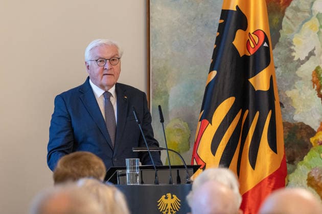 Gedenkveranstaltung 50. Todestag Bundespräsident Gustav Heinemann Bundespräsident Frank-Walter STEINMEIER hält die Ansprache bei der Gedenkveranstaltung zum 50. Todestag von Bundespräsident a.D. Gustav HEINEMANN in der Villa Hammerschmidt in Bonn. Der SPD-Politiker war von 1969 bis 1974 das dritte Staatsoberhaupt der Bundesrepublik Deutschland. Bonn Nordrhein-Westfalen Deutschland *** Commemoration Ceremony Marking the 50th Anniversary of the Death of Federal President Gustav Heinemann Federal President Frank-Walter STEINMEIER delivers a speech at the commemoration ceremony marking the 50th anniversary of the death of former Federal President Gustav HEINEMANN at Villa Hammerschmidt in Bonn. The SPD politician served from 1969 to 1974, Copyright: xMarcxJohnx