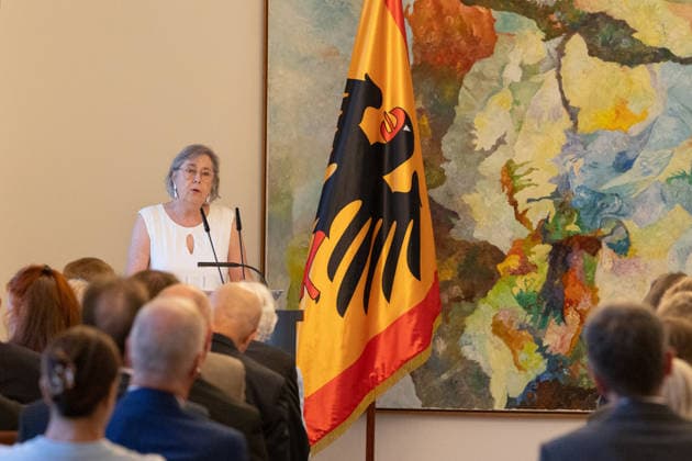 Gedenkveranstaltung 50. Todestag Bundespräsident Gustav Heinemann Professorin Dr. Gisela Mettelewürdigt Hilda Heinemann - Gedenkveranstaltung zum 50. Todestag von Bundespräsident a.D. Gustav HEINEMANN in der Villa Hammerschmidt in Bonn. Der SPD-Politiker war von 1969 bis 1974 das dritte Staatsoberhaupt der Bundesrepublik Deutschland. Bonn Nordrhein-Westfalen Deutschland *** Commemoration Ceremony Marking the 50th Anniversary of the Death of Federal President Gustav Heinemann: Professor Dr. Gisela Mettel Pays Tribute to Hilda Heinemann Commemoration ceremony marking the 50th anniversary of the death of former Federal President Gustav HEINEMANN at Villa Hammerschmidt in Bonn. The SPD politician served from 1969 to 1974, the third head of Copyright: xMarcxJohnx