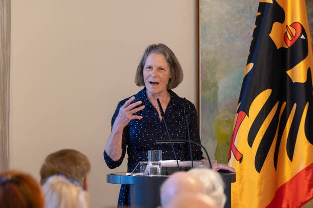 Gedenkveranstaltung 50. Todestag Bundespräsident Gustav Heinemann Ex First Lady von Bundespräsident Johannes Rau, Christina Rau würdigt das Leben Ihrer Großeltern Hilda und Gustav Heinemann - Gedenkveranstaltung zum 50. Todestag von Bundespräsident a.D. Gustav HEINEMANN in der Villa Hammerschmidt in Bonn. Der SPD-Politiker war von 1969 bis 1974 das dritte Staatsoberhaupt der Bundesrepublik Deutschland. Bonn Nordrhein-Westfalen Deutschland *** Commemoration of the 50th Anniversary of the Death of Federal President Gustav Heinemann; former First Lady of Federal President Johannes Rau, Christina Rau honors the lives of her grandparents, Hilda and Gustav Heinemann. Commemorative event marking the 50th anniversary of the death of former Fe Copyright: xMarcxJohnx