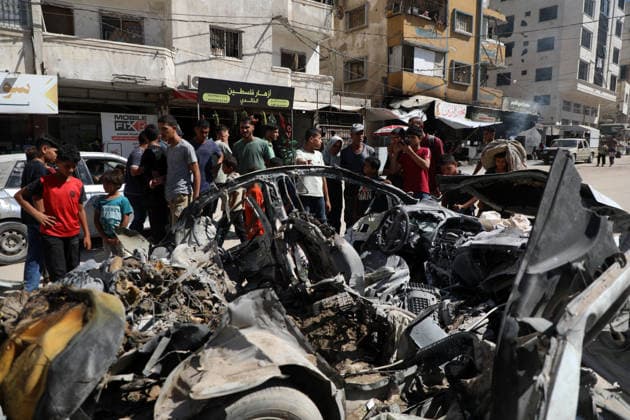Israeli Airstrike Hits Civilian Vehicle in Gaza City Palestinians inspect a civilian vehicle after it was bombed by Israeli aircraft west of Gaza City. The airstrike killed one person, bringing the total number of Palestinians killed in Israeli airstrikes since Thursday morning to three, according to Palestinian medical sources. Gaza City, on July 9, 2026. Photo by Rizek Eldremle ABACAPRESS.COM Palestine  Copyright: xEldremlexRizek ABACAx