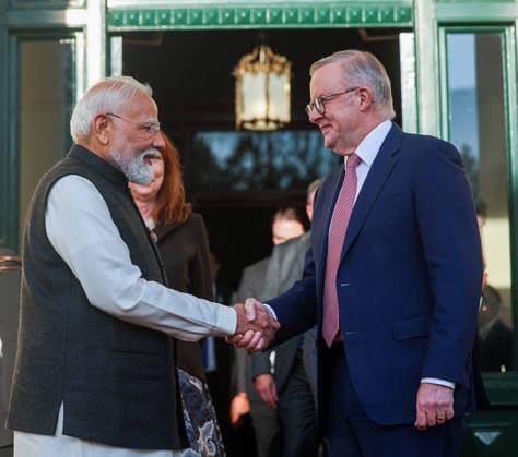 RECORD DATE NOT STATED PM Modi meets his Australian Counterpart Anthony Albanese in Melbourne Melbourne Australia , Jul 09 (ANI): Prime Minister Narendra Modi and Australian Prime Minister Anthony Albanese exchange a handshake, in Melbourne on Thursday. (@narendramodi X ANI Photo) Melbourne Victoria Australia Copyright: xANIx ANI_20260709084