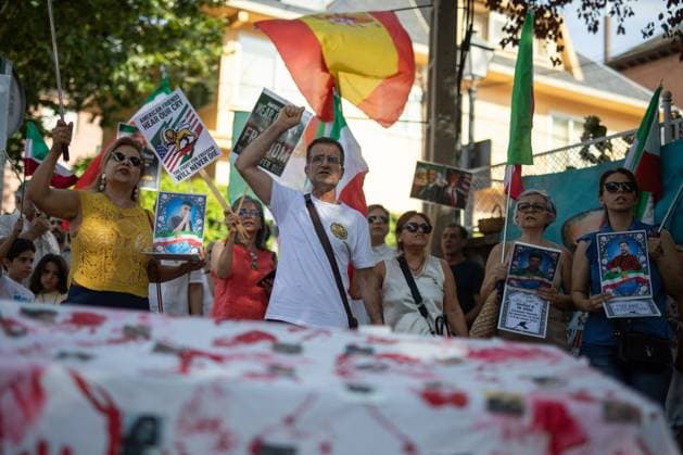 Iranian Demonstrators Rally Outside Embassy in Madrid MADRID, SPAIN July 9, 2026: Iranian residents and supporters gather outside the Embassy of Iran in Madrid to protest against the Iranian government and call for an end to U.S. negotiations with the Islamic Republic. Demonstrators carried banners and chanted slogans demanding increased international pressure on Tehran during the protest held in the Spanish capital. Madrid MADRID Spain Copyright: x xC.xCarvajalx xJNAxPressx
