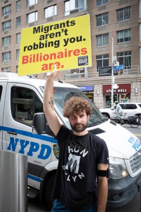 July 9, 2026, New York, New York, USA: A protester holds a sign that reads Migrants aren t robbing you. Billionaires are. at Rise and Resist s weekly vigil for those impacted by President Trump s immigrant detention and mass deportation policies, held outside the immigration courts, Department of Homeland Security and ICE offices at 26 Federal Plaza in Lower Manhattan. The demonstration takes place days after the death of L. Salgado Araujo who was shot and killed by U.S. Immigration and Customs Enforcement (ICE) in Houston during a targeted enforcement operation. New York USA  - ZUMAr174 20260709_znp_r174_006 Copyright: xGinaxMxRandazzox