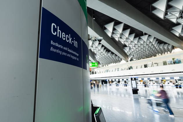 Schild Check-In im Terminal 1 Frankfurt am Main, Flughafen, Schild Check-In Frankfurt Flughafen Frankfurt Hessen Deutschland *** Check-In sign in Terminal 1, Frankfurt am Main Airport, Check-In sign, Frankfurt Airport, Frankfurt, Hesse, Germany Copyright: xJamesxZabelx