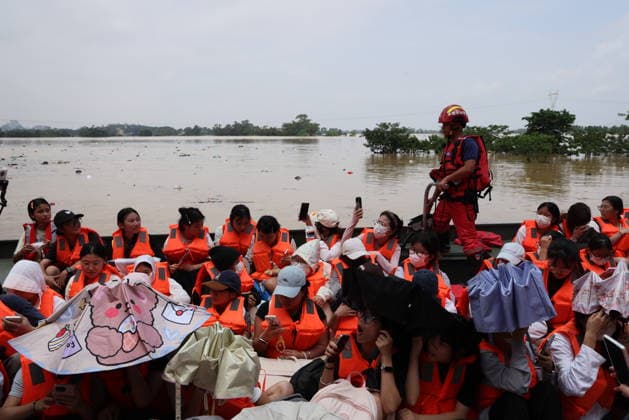 GUIGANG, CHINA - JULY 09: Rescuers evacuate trapped students on July 9, 2026 in Guigang, Guangxi Zhuang Autonomous Region of China. Recent extreme rainstorms triggered by Typhoon Maysak, the 10th typhoon of the year, have caused severe flooding in parts of Guangxi in the Pearl River basin. Guangxi is continuing its search and rescue operations for missing persons, enhancing resettlement services for affected residents and advancing post-disaster reconstruction.  Copyright: xVCGx 111653352917