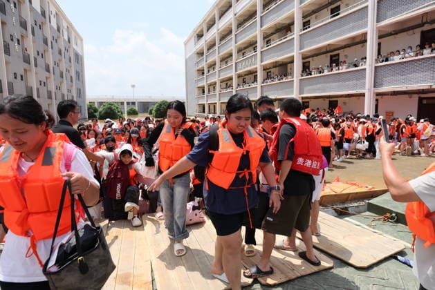 GUIGANG, CHINA - JULY 09: Rescuers evacuate trapped students on July 9, 2026 in Guigang, Guangxi Zhuang Autonomous Region of China. Recent extreme rainstorms triggered by Typhoon Maysak, the 10th typhoon of the year, have caused severe flooding in parts of Guangxi in the Pearl River basin. Guangxi is continuing its search and rescue operations for missing persons, enhancing resettlement services for affected residents and advancing post-disaster reconstruction.  Copyright: xVCGx 111653352913
