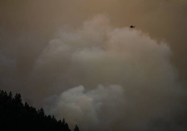 July 9, 2026, Boston Bar, Bc, CANADA: A helicopter is used to survey the Brunswick Creek wildfire in Boston Bar, B.C., on Thursday, July 9, 2026. Boston Bar CANADA  - ZUMAc35_ 20260709_zaf_c35_066 Copyright: xDarrylxDyckx